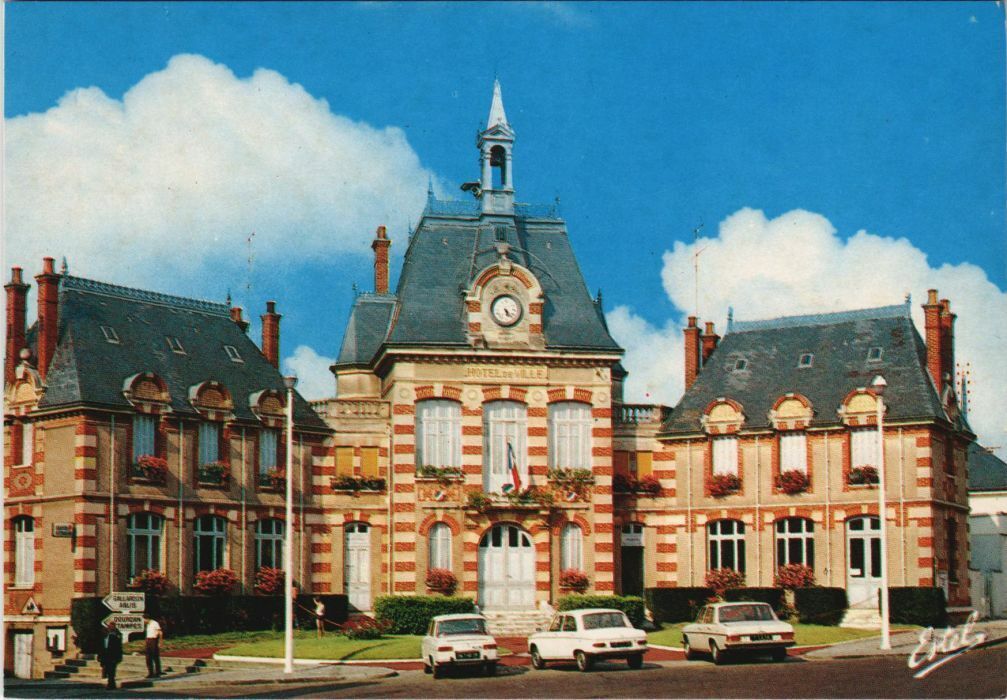 CPM AK Auneau L'Hotel de Ville FRANCE (1179058)