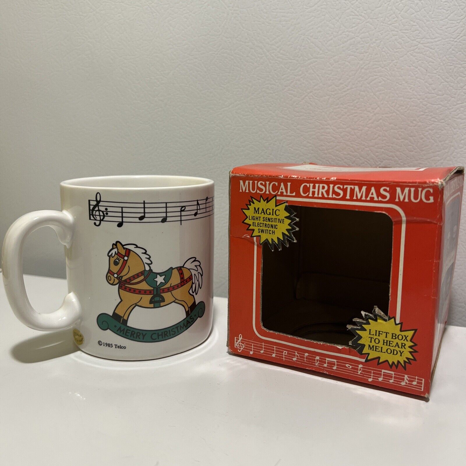 Vintage 1985 Musical Christmas Mug - Light-Sensitive Switch - WORKS