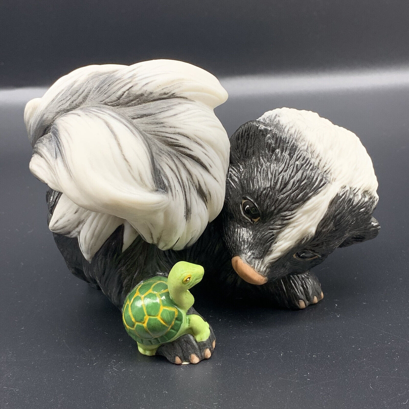 FRANKLIN MINT CURIOSITY YOUNG SKUNK WITH TORTOISE 3”