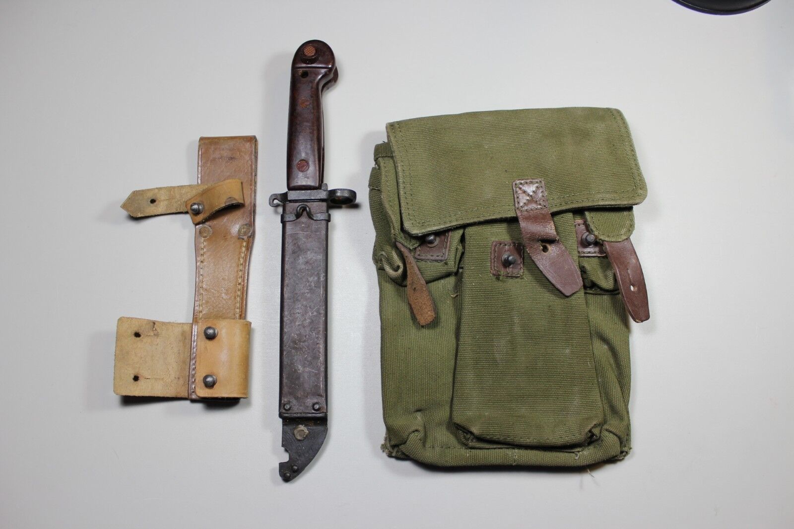 Type 1 Numbers Matching Romanian Bayonet Leather & Frog 3-Cell Magazine Pouch