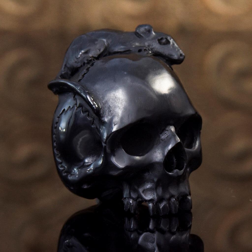 Human Skull & Rat Horn Carving Memento Mori Sculpture Netsuke Figurine 16.94 g