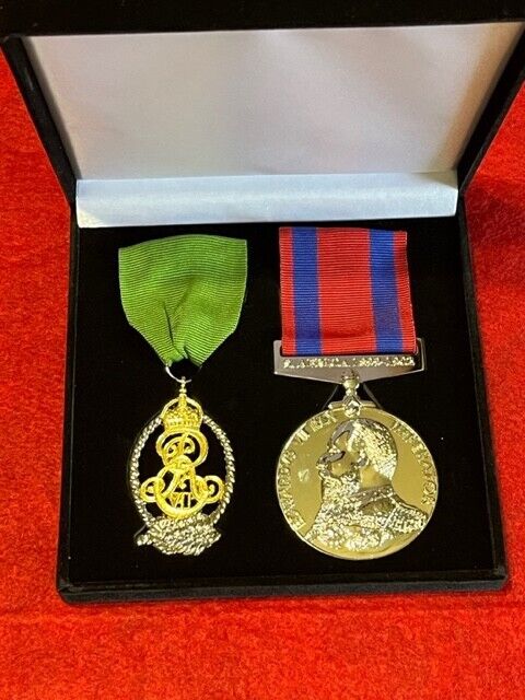 RMS Titanic Captain Edward J. Smith replica medal set in presentation case