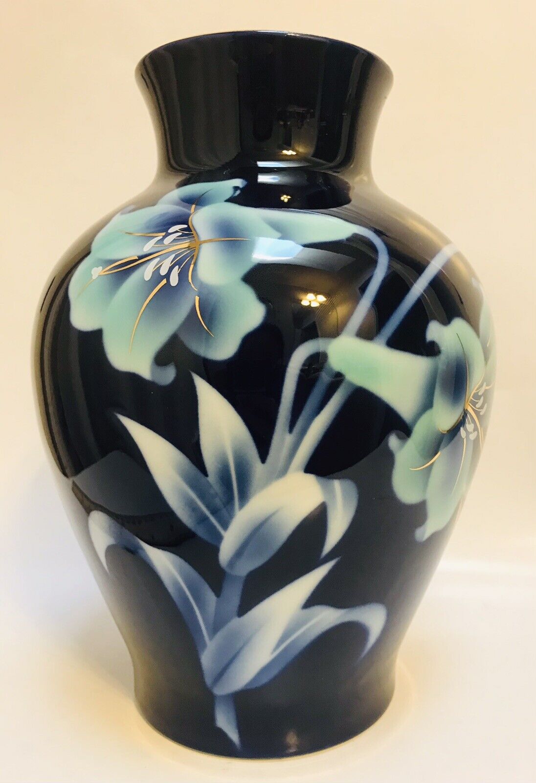 Arita Yaki Japanese Vase Porcelain Cobalt Blue White Flowers Golden Rim 9”