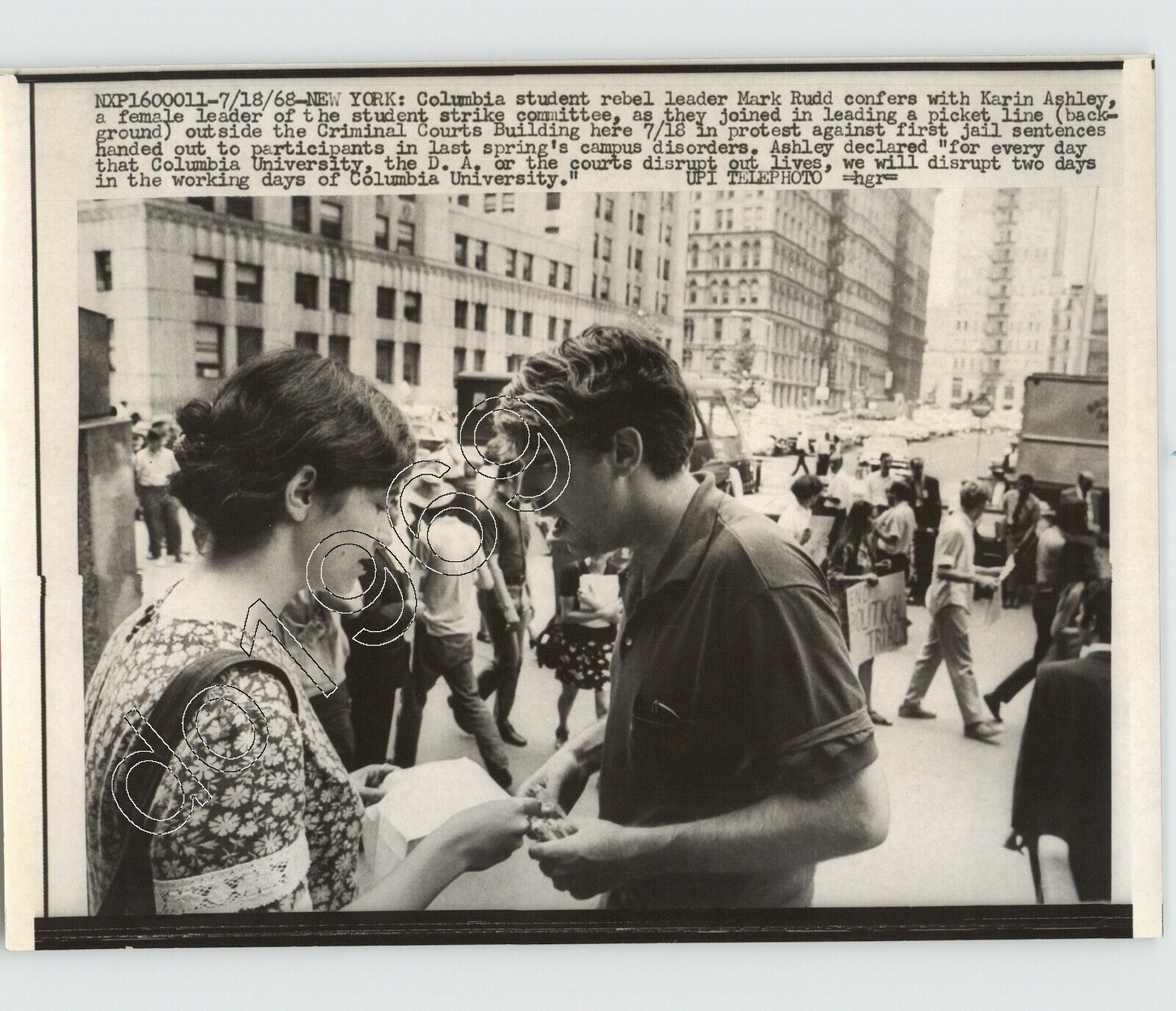 MARK RUDD & KARIN ASHLEY of COLUMBIA UNIVERSITY Protest in NYC 1968 Press Photo