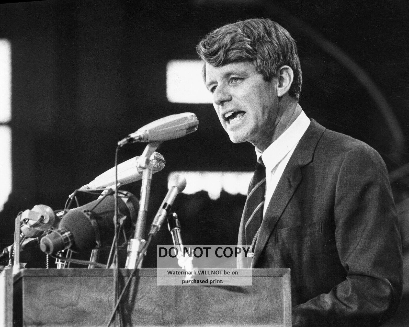 SENATOR ROBERT F. KENNEDY AT AN ELECTION RALLY IN 1968 - 8X10 PHOTO (SP504)