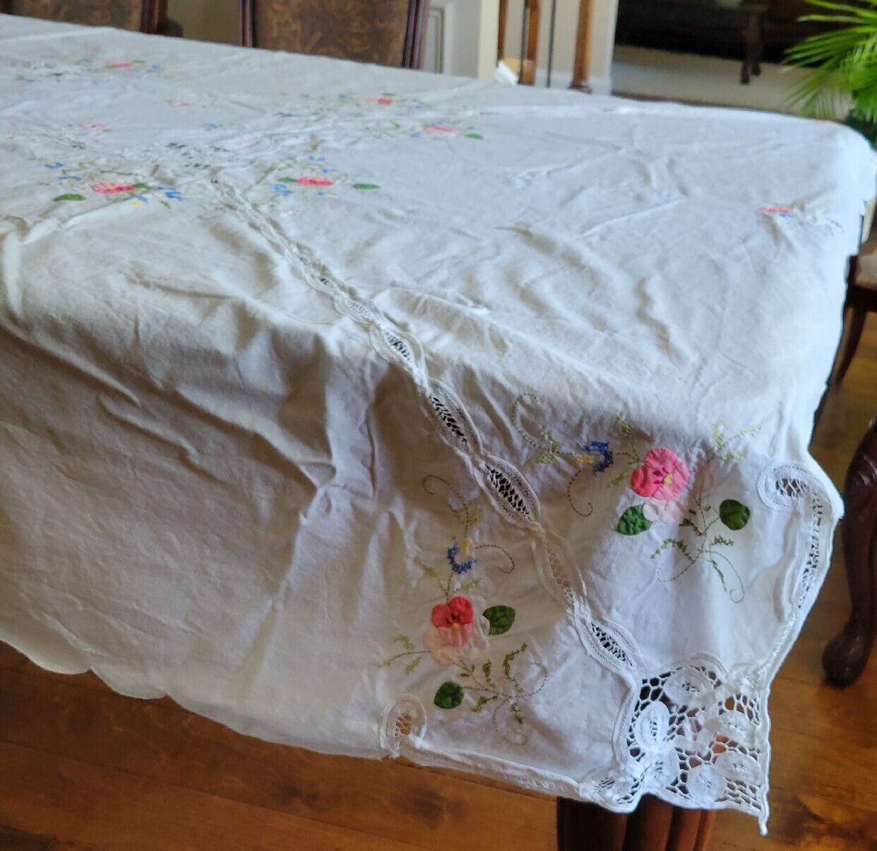 Vintage White Embroidered Floral Rectangular Tablecloth 100x66