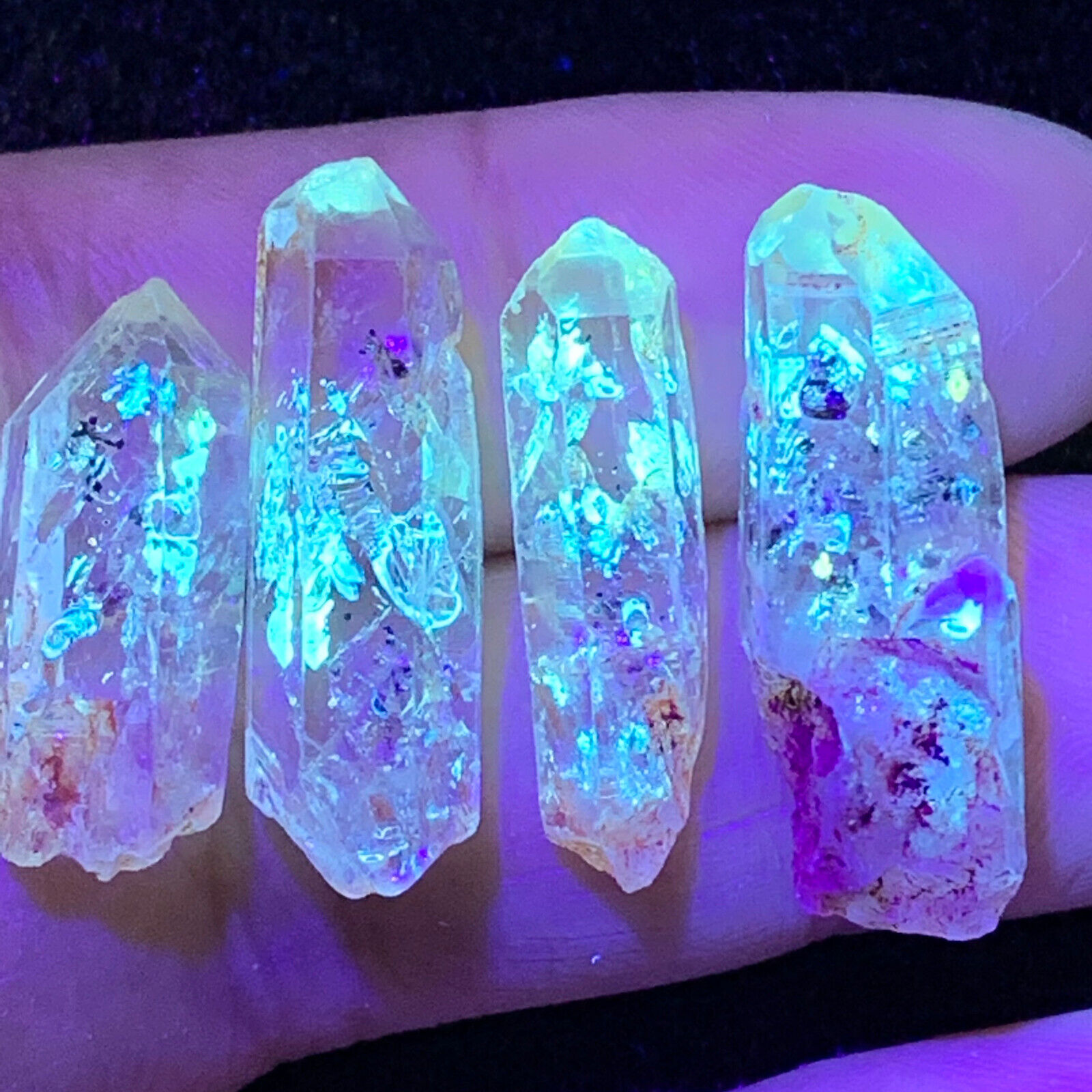 4pcs Rare Petroleum included Diamonds Quartz Crystal fluorescent under UV light
