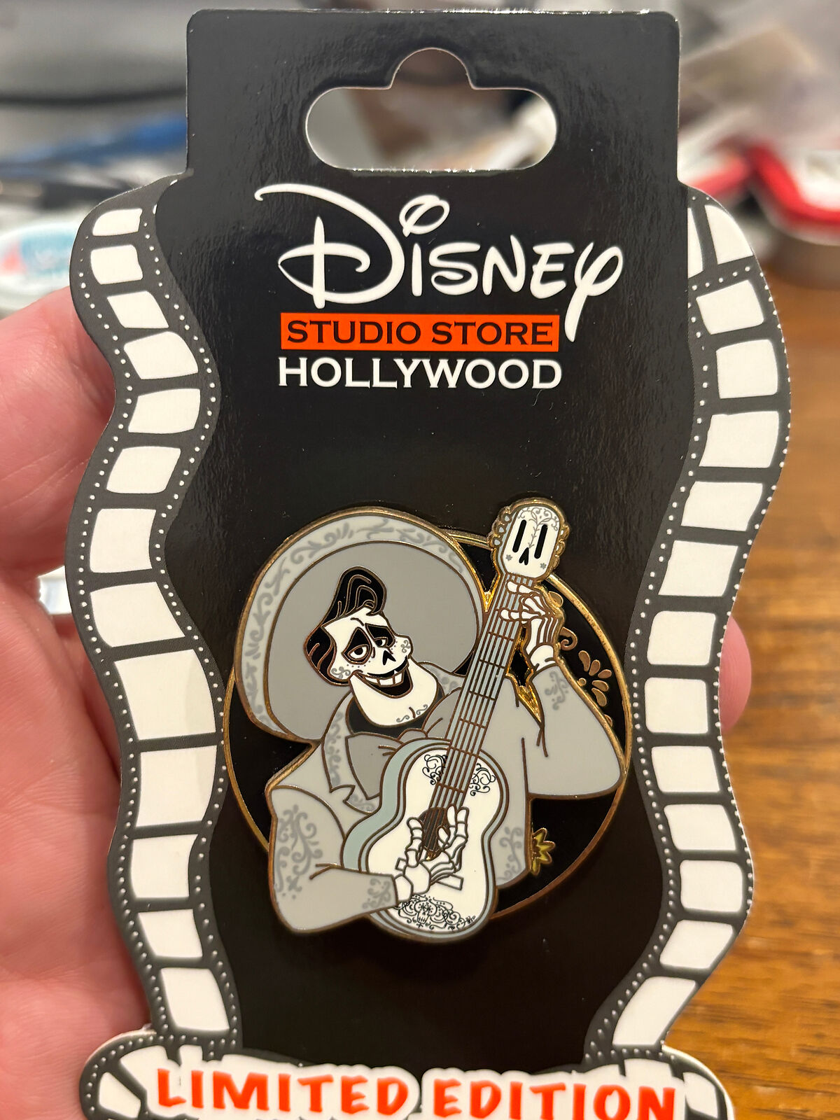 Disney Studio Store Hollywood DSSH Coco Guitar Pin - Ernesto
