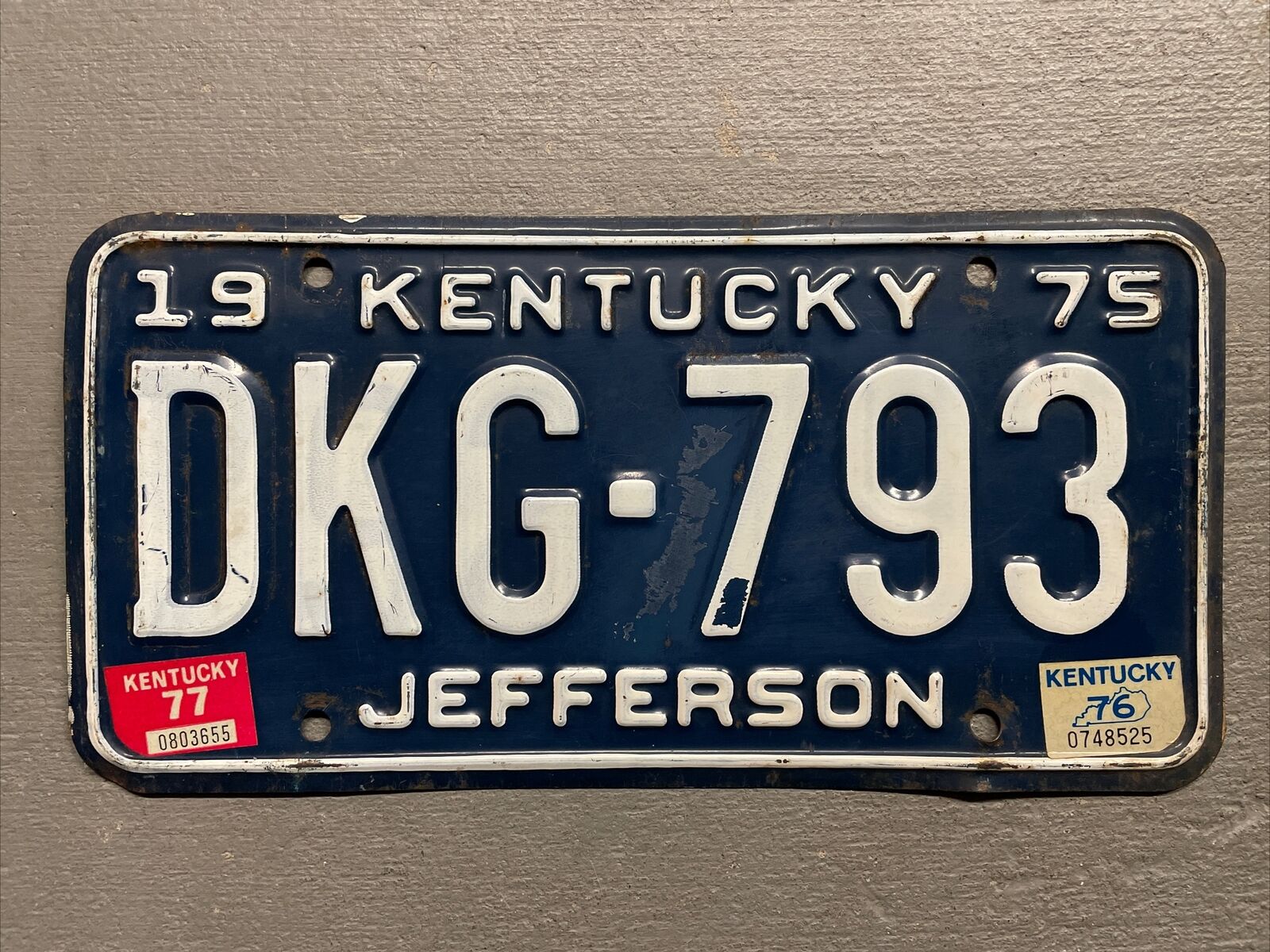 VINTAGE 1975 KENTUCKY LICENSE PLATE BLUE/WHITE DKG-793 1976-1977 STICKERS 😎