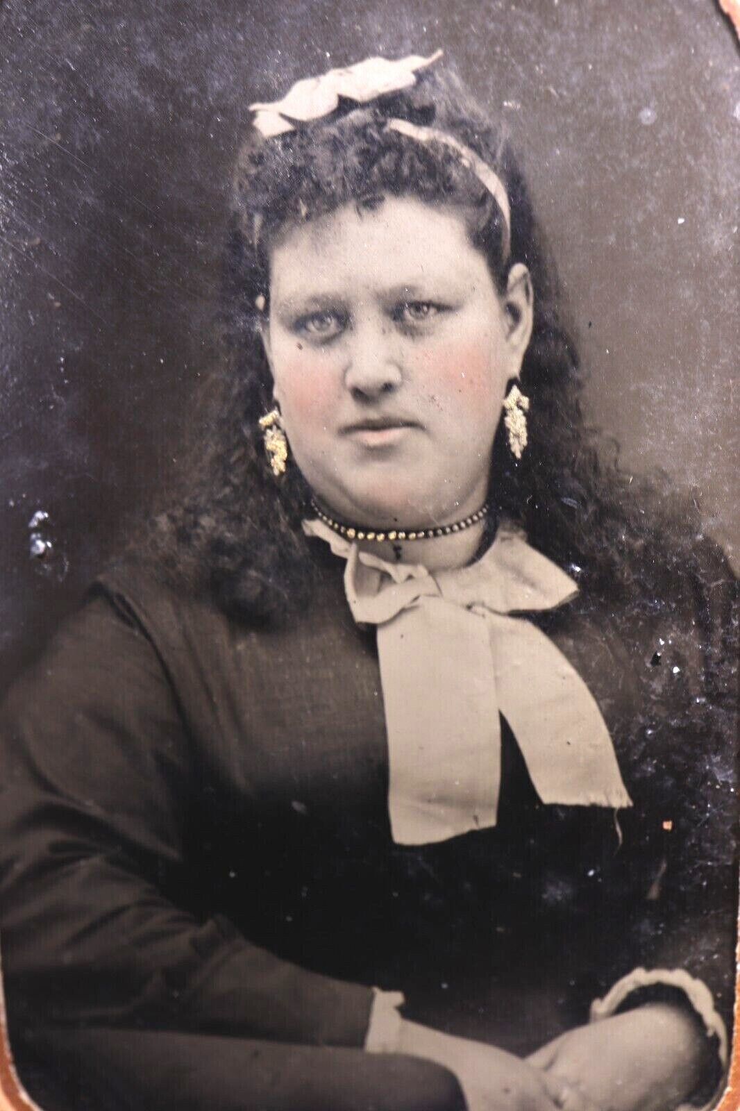 ANTIQUE CIVIL WAR ERA TINTYPE PHOTO OF A VERY FAT OBESE WOMAN WITH JEWELRY