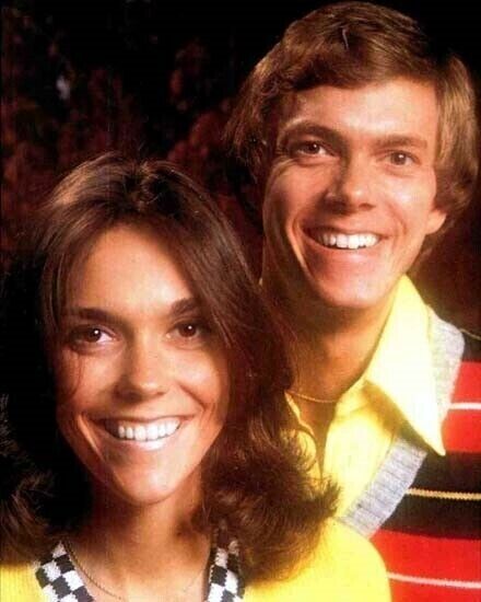 The Carpenters Karen and Richard smiling 1970\'s publicity portrait 5x7 photo