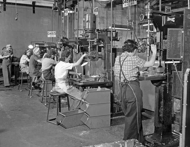 1942 Female Drill Press Operators Vintage Old Photo 8.5