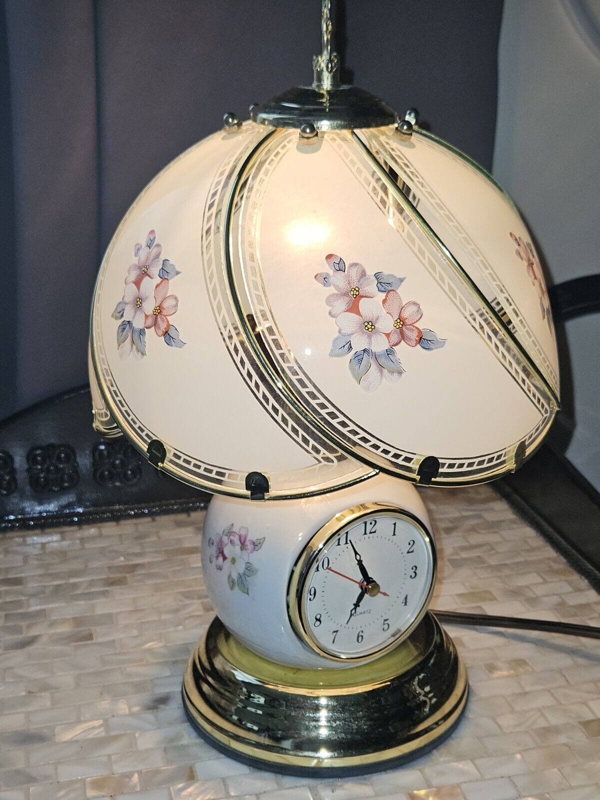 14 Invh Vintage Touch Lamp With Clock Shade 6 Glass Panels Roses Metal Frame