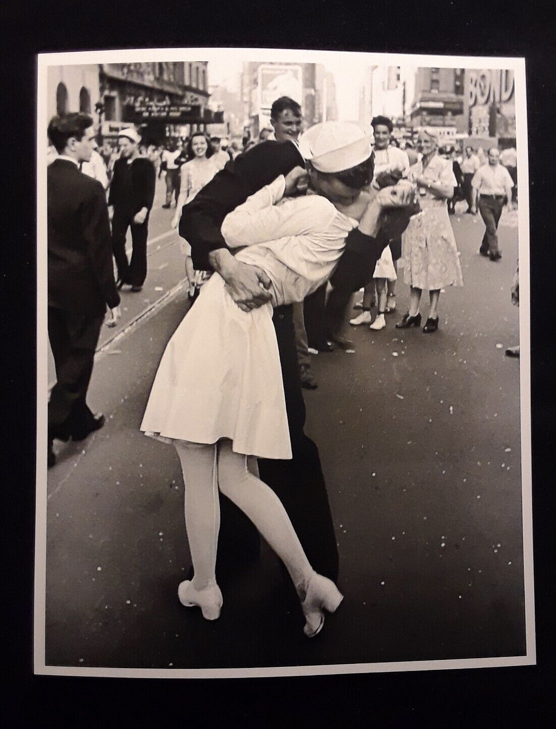 VJ Day in TIME SQUARE Navy Sailor Nurse KISS ~ 8 x 10 Photo New York ~  1945