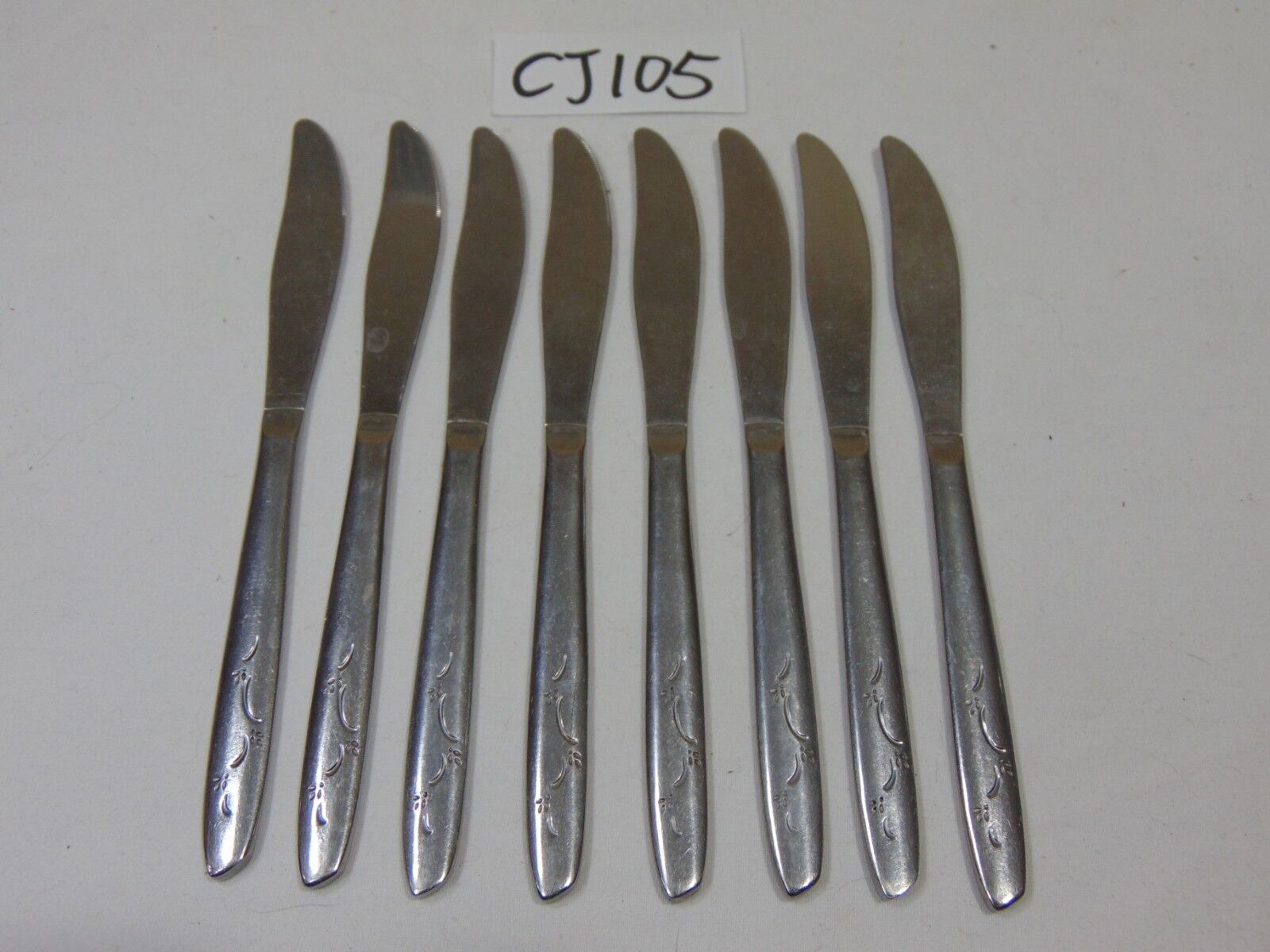 VINTAGE SILCO STAINLESS CUTLERY LOT OF 8  KNIVES  8 1/4\