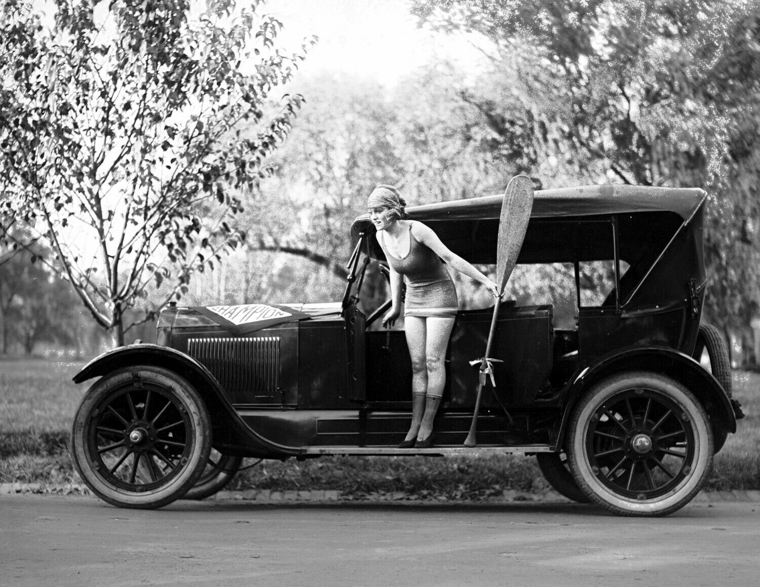 1920 Bathing Beauty in Swimsuit on Car Vintage Old Photo 8.5