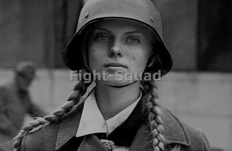WW2 Picture Photo Young women of Bund Deutscher Mädel League of German Girl 2926