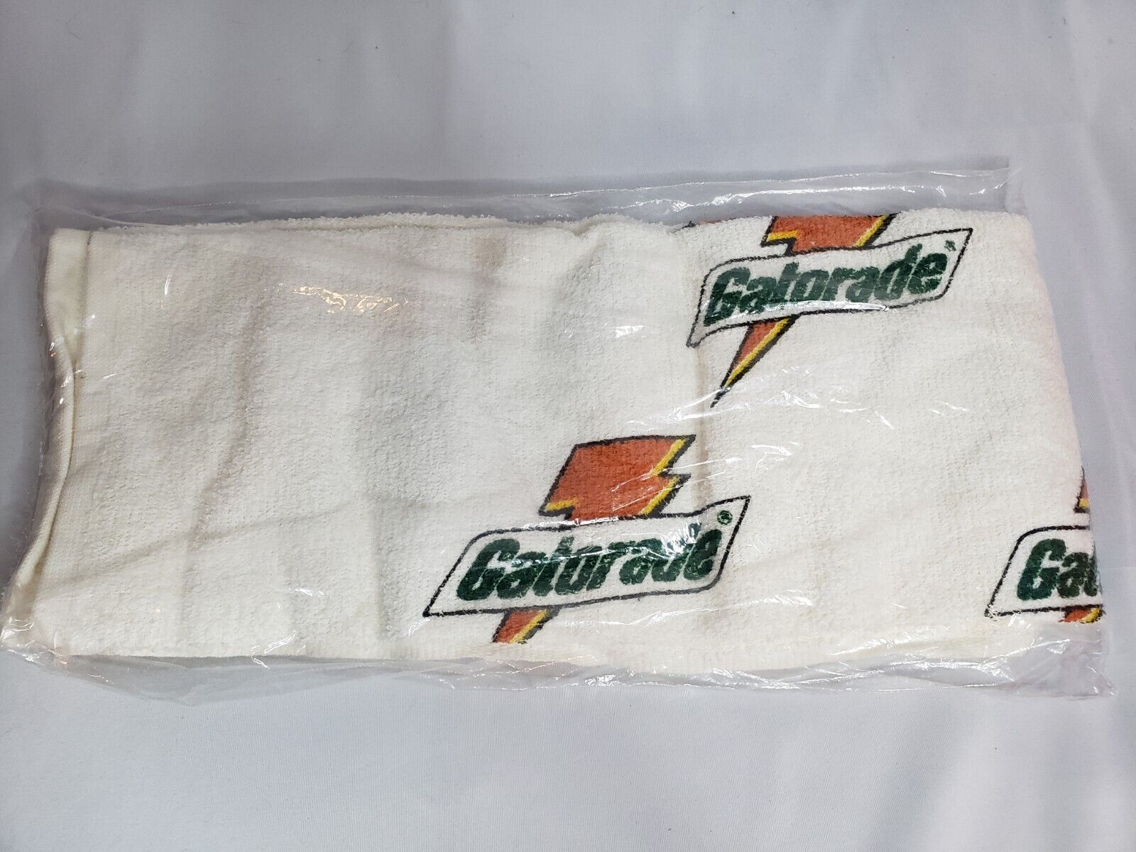 Vintage Gatorade Sports Golf Towel All Over Print Bolt Logo 14x29” Made in USA