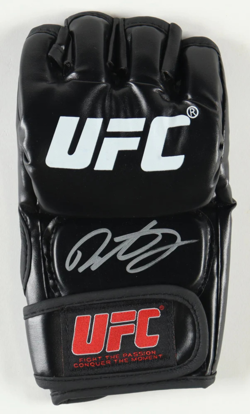 Demetrious \'Mighty Mouse\' Johnson Signed UFC Glove (Beckett)