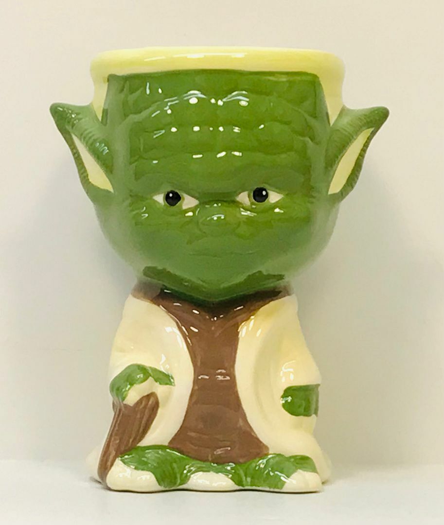 NEW STAR WARS COLLECTIBLE YODA GOBLET 6\