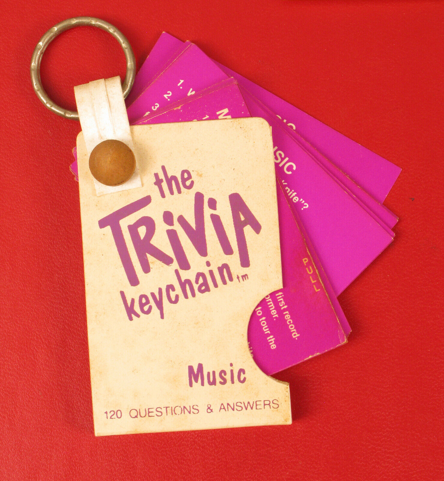 VINTAGE THE MUSIC TRIVIA KEY CHAIN 120 QUESTIONS AND ANSWERS FUN WOW 