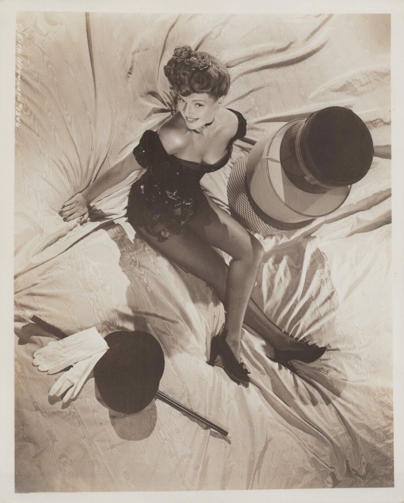 Rita Hayworth (1940s) ❤ Sexy Leggy Cheesecake - Alluring Pose Rare Photo K 396