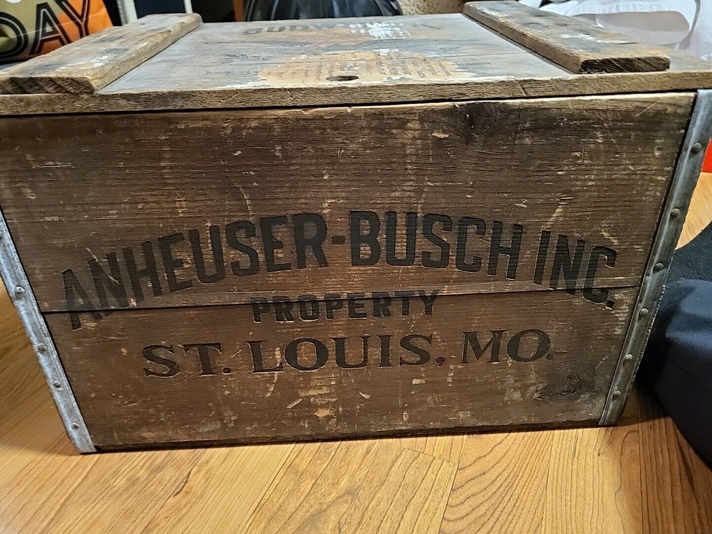 Vintage 1976 Budweiser Anheuser- Busch Inc. Wooden Box / Crate 18