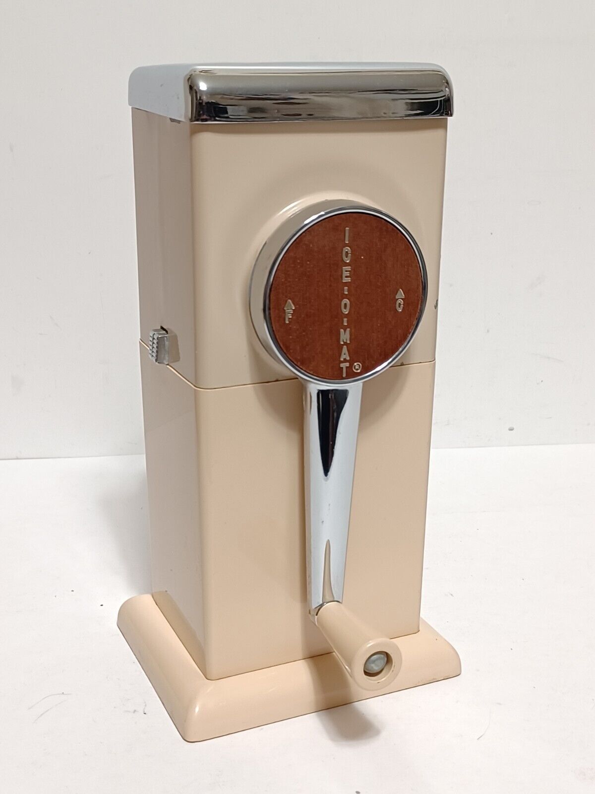Vintage 1950\'s ICE-O-MATIC Hand Crank Ice Crusher- Wall Mount or Table Top MCM