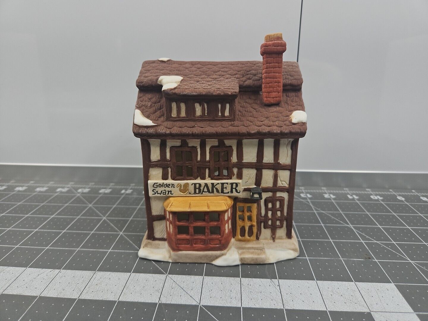 Dept. 56 Shops of Dickens Village Golden Swan Baker 65153 1984 Retired Orig Box