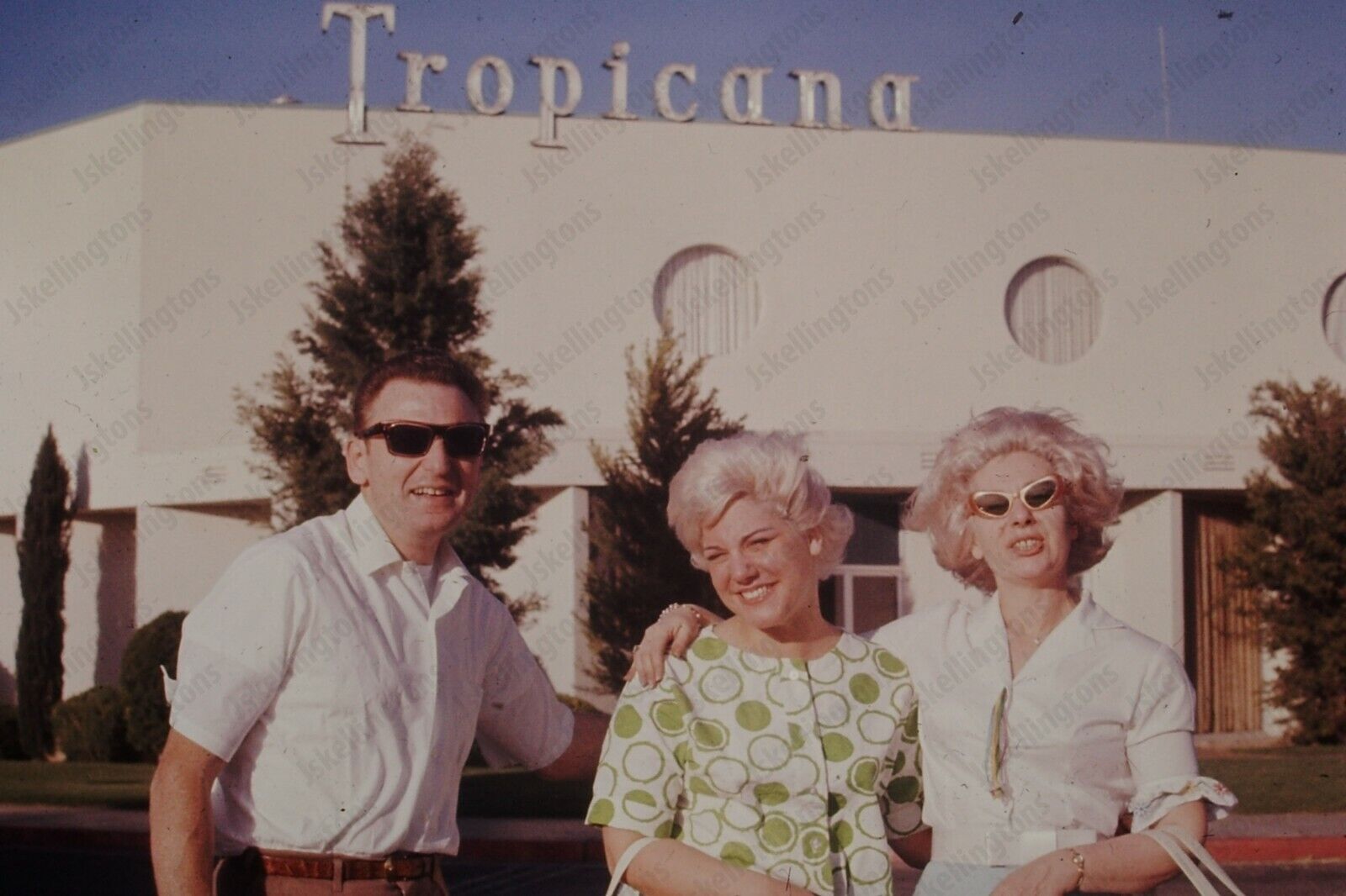 1962 candid of couple at LAS VEGAS TROPICANA Original 35mm SLIDE Hc19
