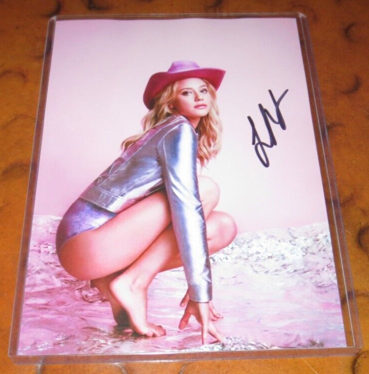 Lili Reinhart actress signed autographed photo Betty Cooper on Riverdale