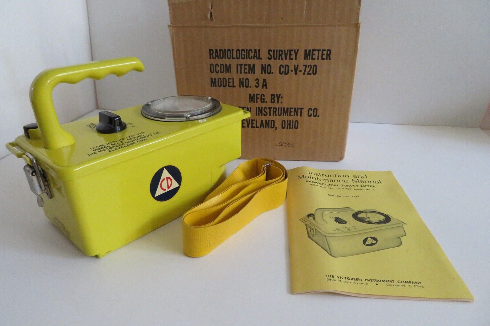 1961 Civil Defense Victoreen radiation survey meter CDV-720  Model 3A, Cold War