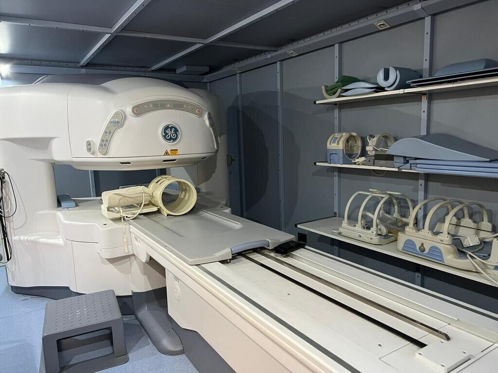 Ge Ovation HD MRI System Dom.2008 Located In Italy 
