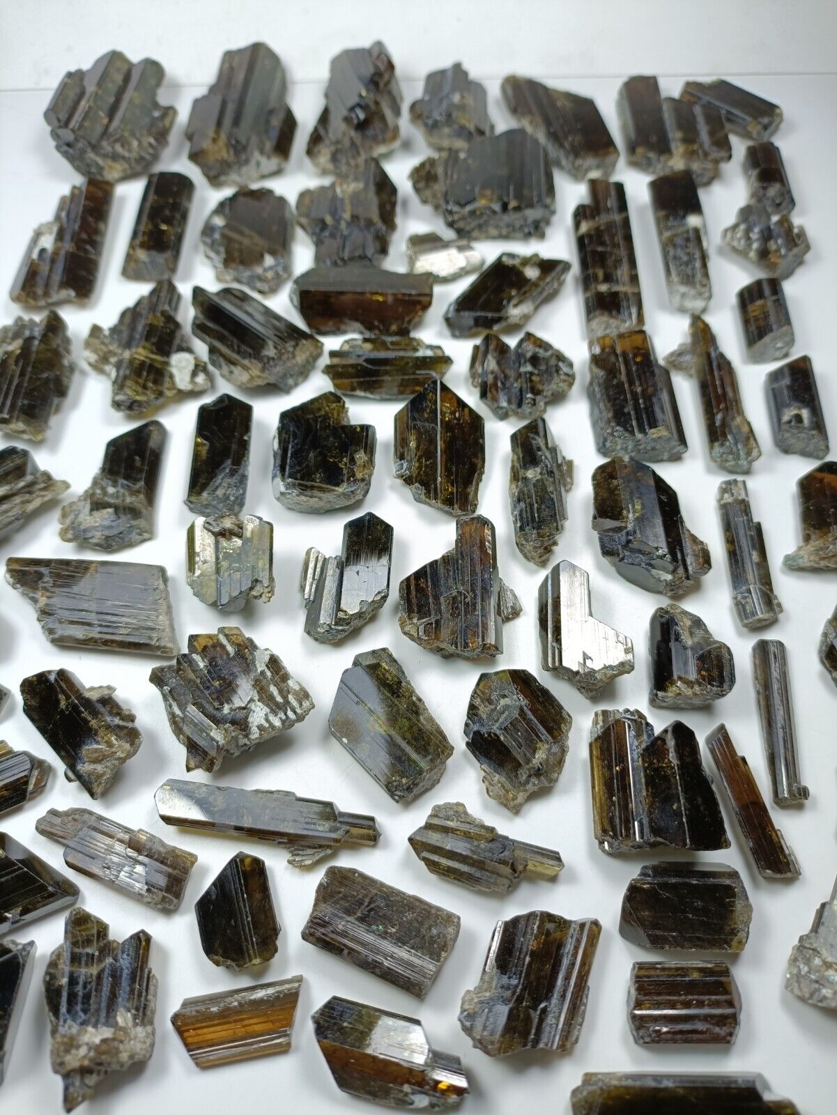 Clinozoisite Ca₂Al₃O(OH) Lustrous Crystals (1-KG) - skardu, Pakistan [250 PCs]