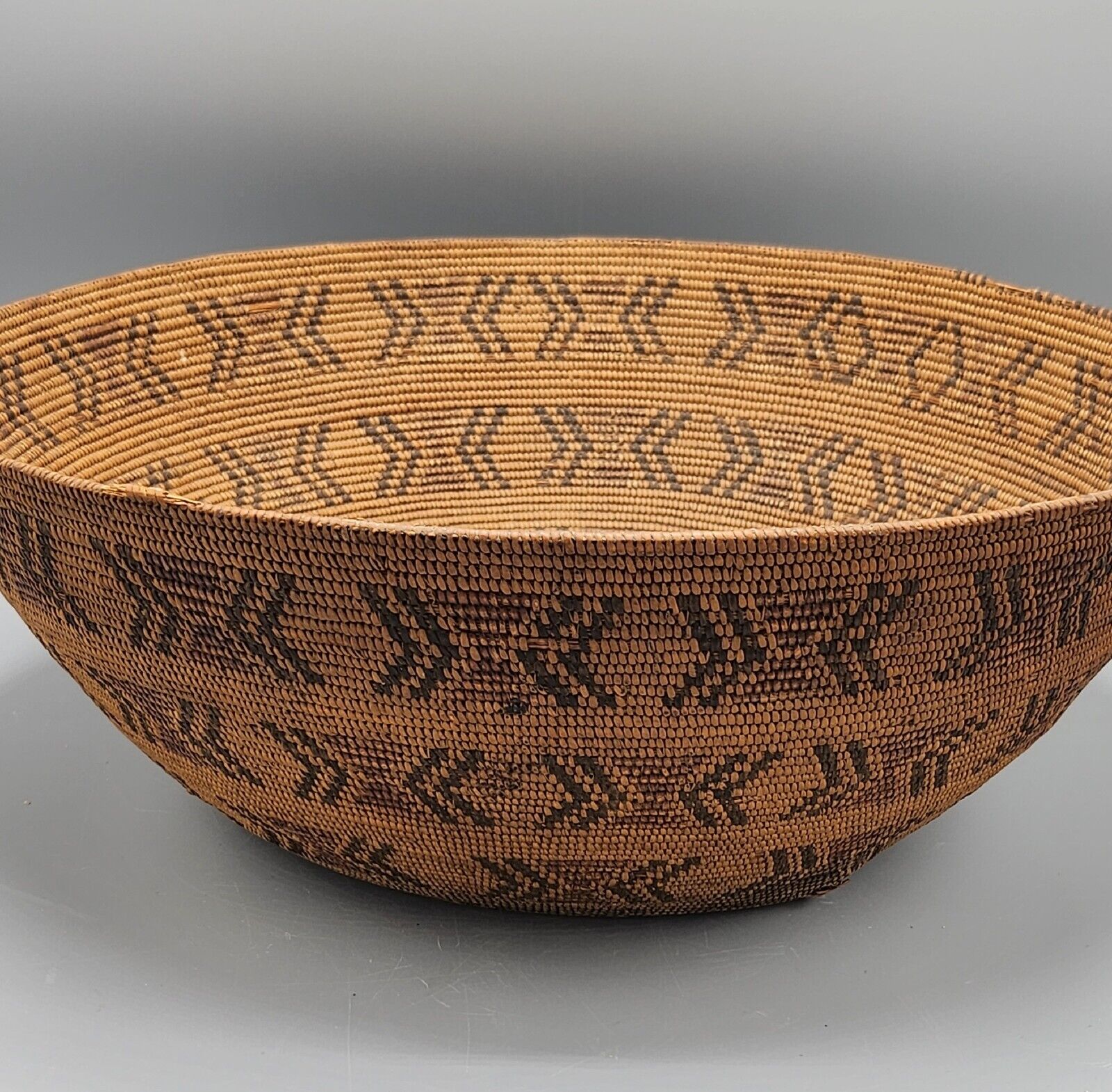 Very Rare Vintage Native American Kawaiisu Large Basket Rarely for sale