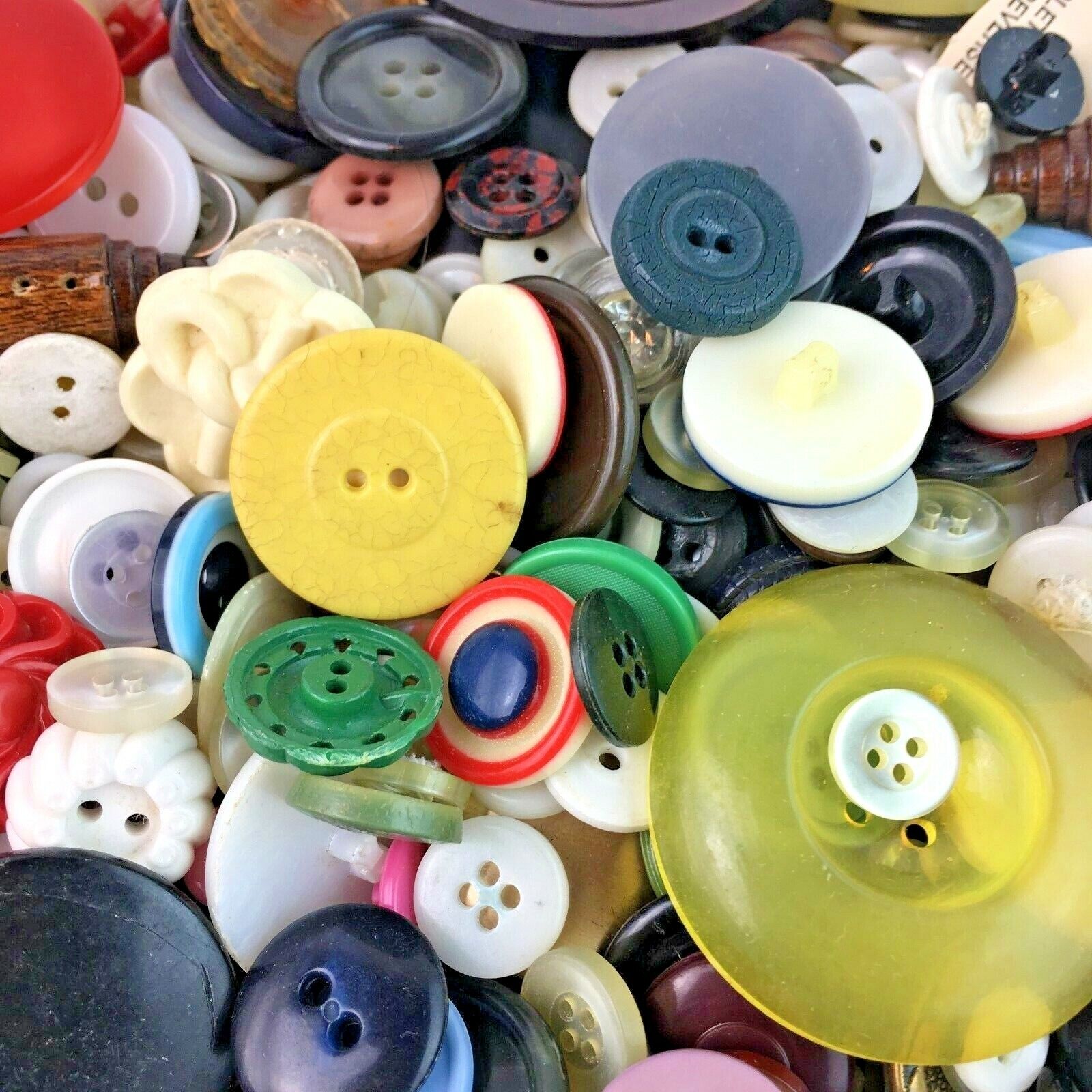 Vintage Estate Sale Buttons Lot 100 Various Sizes Shapes Colors Types Usable u