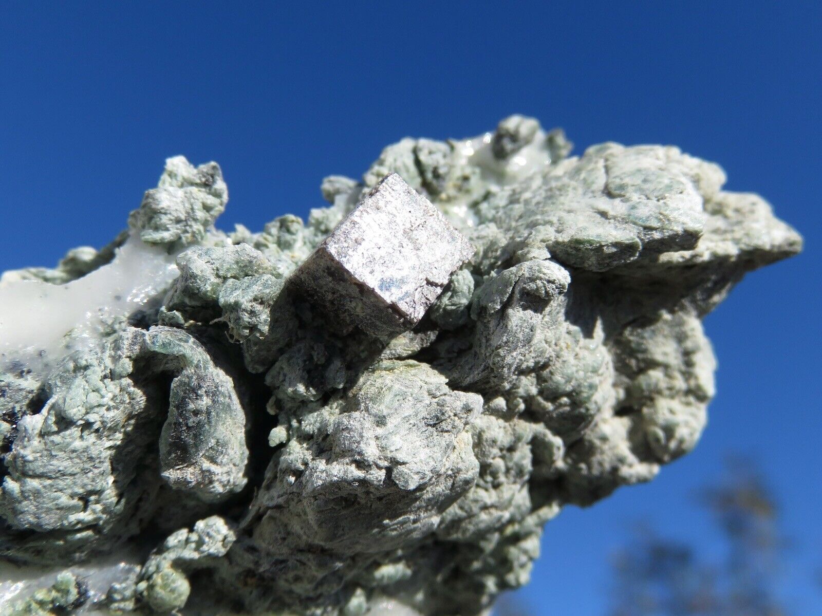 Minerals Perovskite Cz Pebble Tan ( So), Lombardy