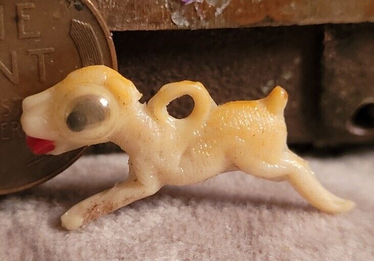 Vintage Celluloid Googly Eye PUPPY DOG RUNNING gumball charm prize jewelry 