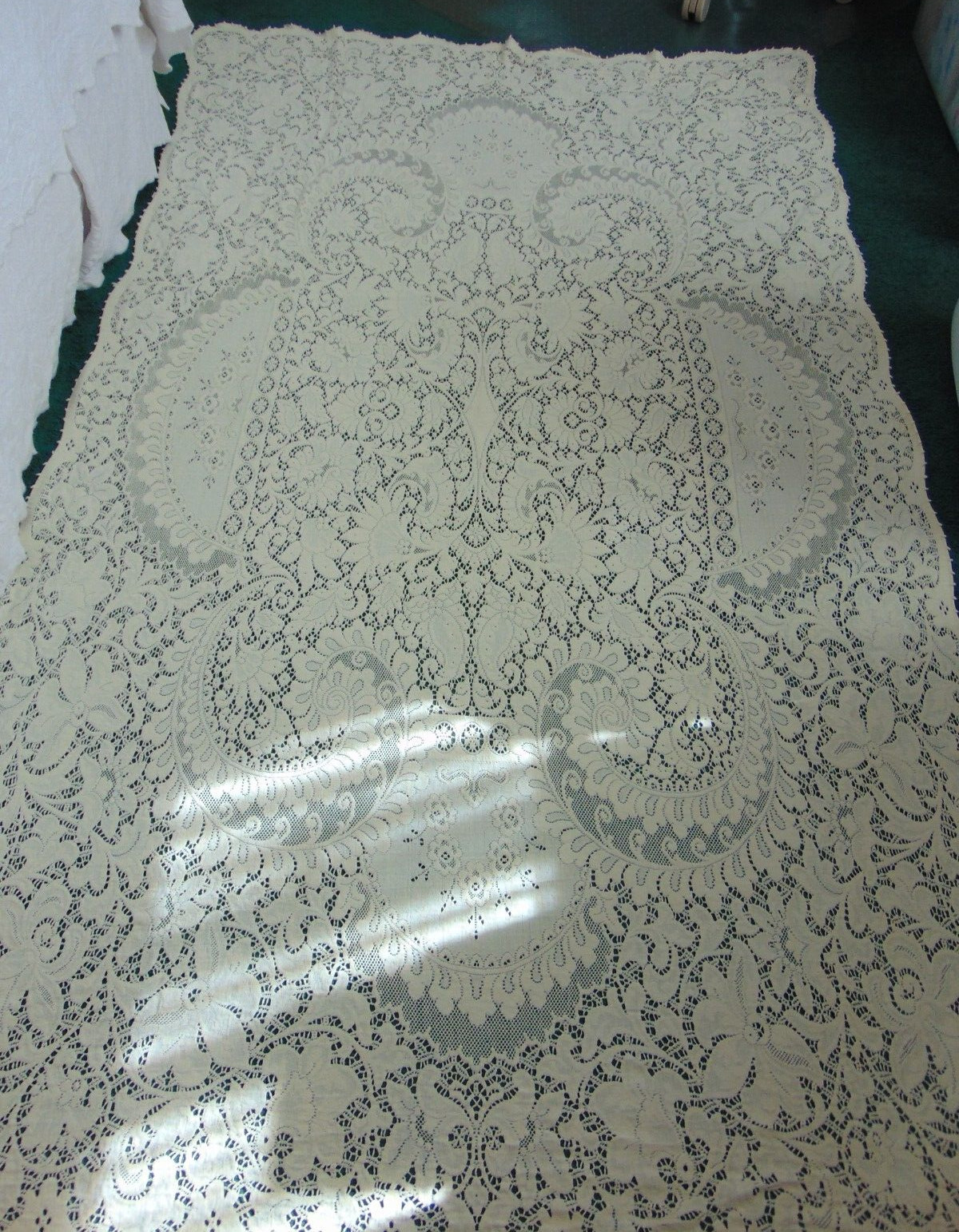 Antique/Vintage Ivory Lace Tablecloth 54\