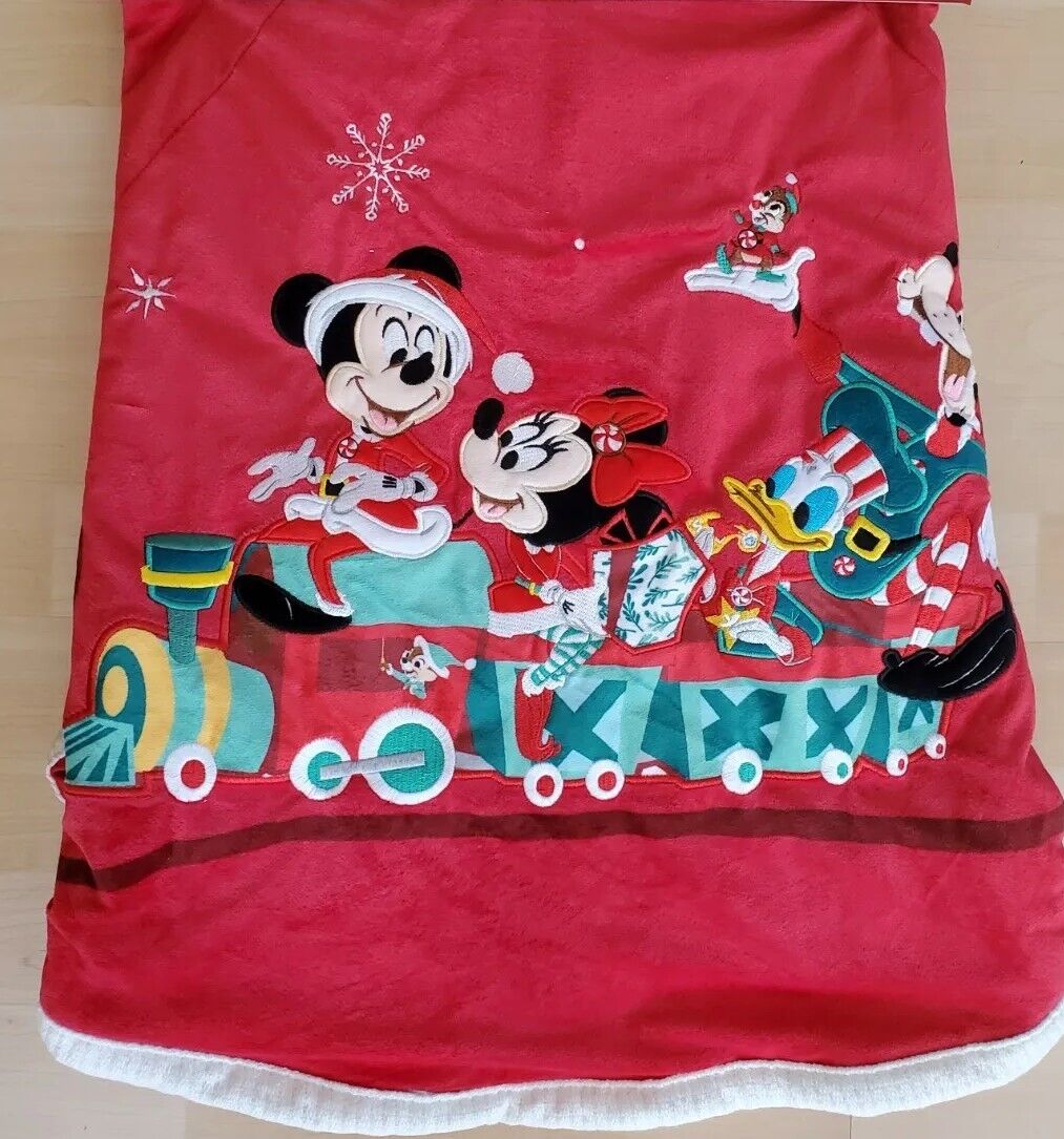  Disney 2020 Mickey Mouse and Friends 52 inch Christmas Tree Skirt NEW