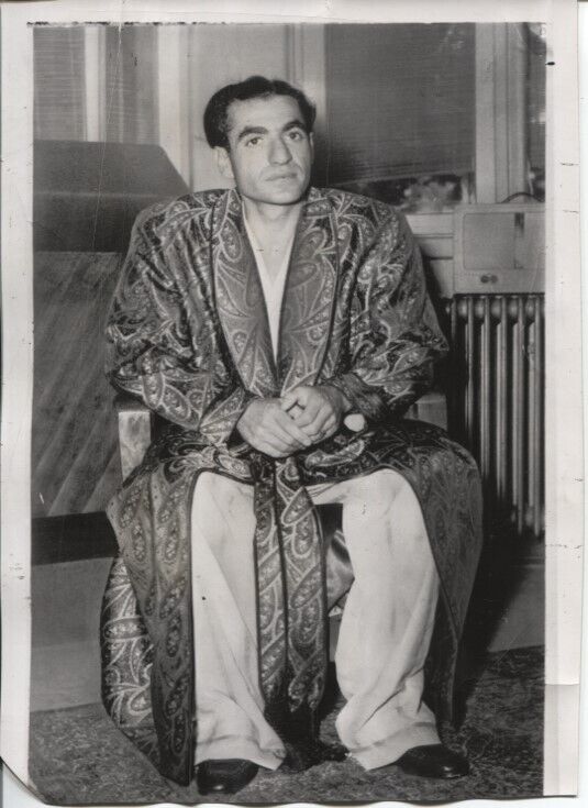 1951 Press Photo The Shah of Iran in Robe Recovering from Surgery