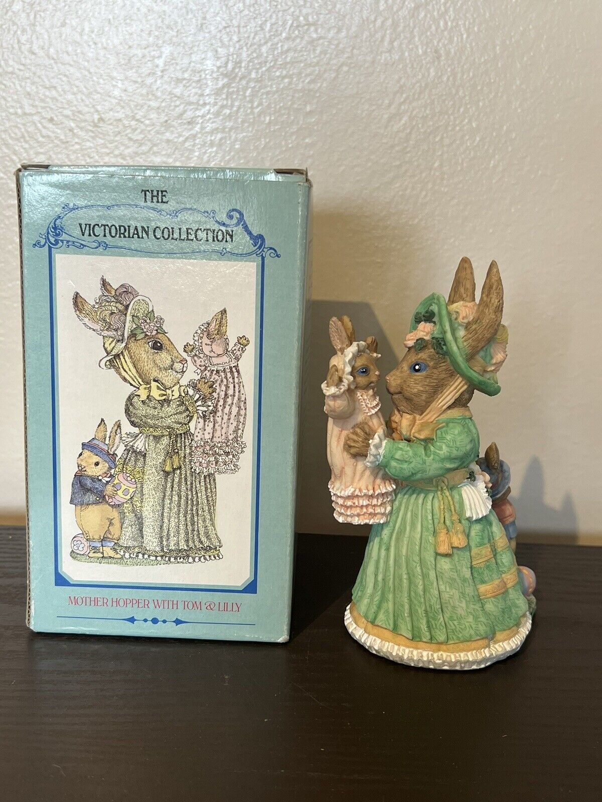 The Victorian Collection MOTHER HOPPER WITH TOM & LILLY In Box