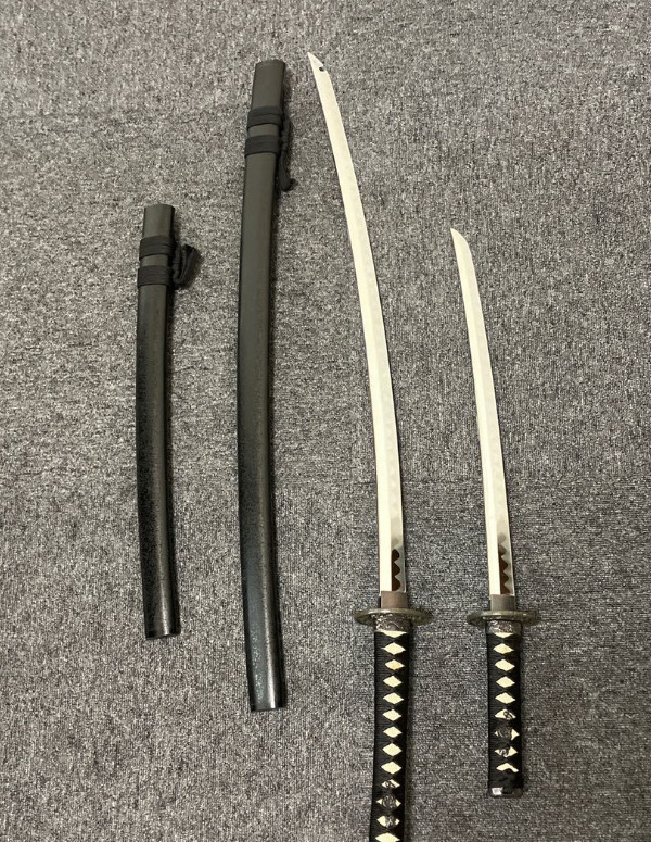set of 2 Japanese SAMURAI Sword  not sharp 日本刀 二刀流居合刀 刀 刀剣 レプリカ 刀身 鍔 栗型 模造刀 太刀