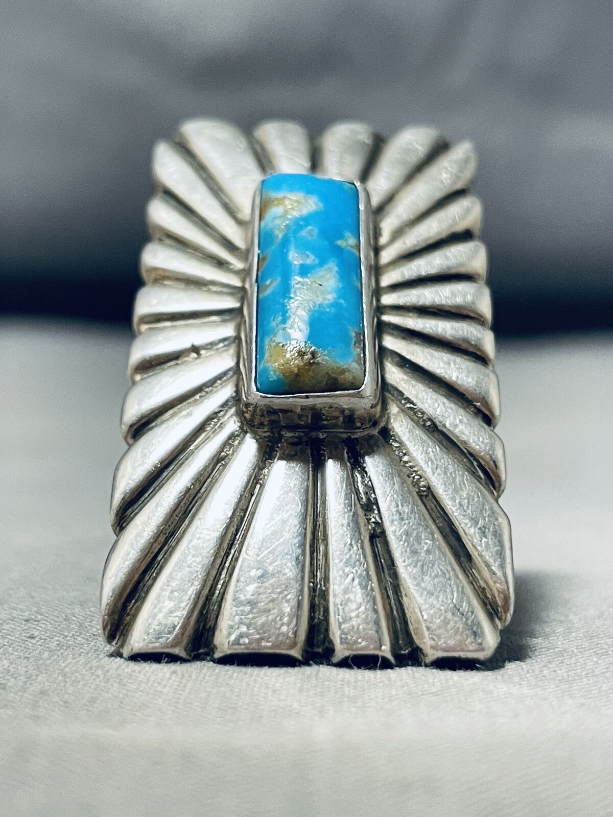 EXTRAORDINARY VINTAGE NAVAJO PILOT MOUNTAIN TURQUOISE STERLING SILVER RING