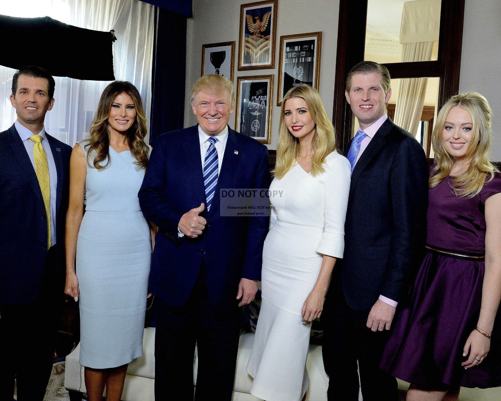 THE FAMILY OF DONALD TRUMP - 8X10 PHOTO (YW006)