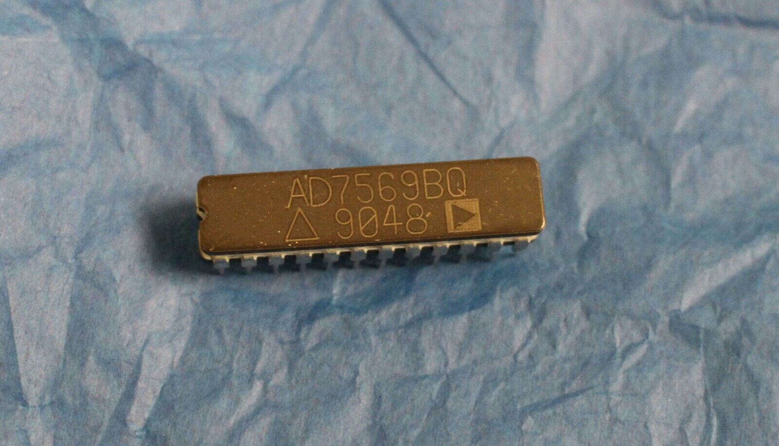 Analog Devices AD7569BQ IC INTERFACE SPECIALIZED 24CDIP