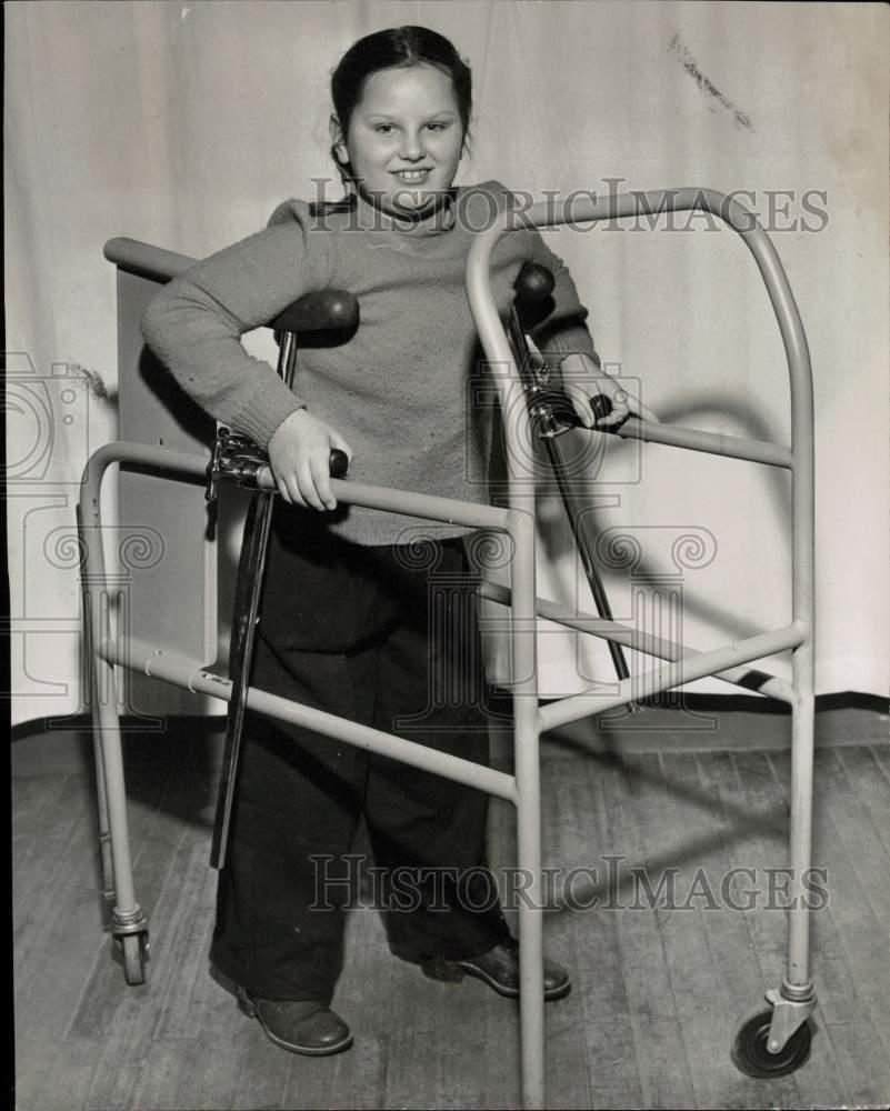 1945 Press Photo Joan, 8, Victim of Infantile Paralysis (Polio) from Watervliet