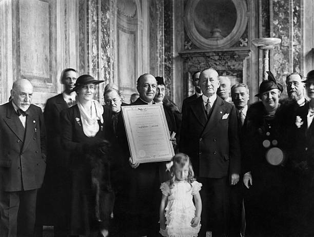 Guglielmo Marconi receiving a certificate from Lorenzo Perosi OLD 1930s PHOTO