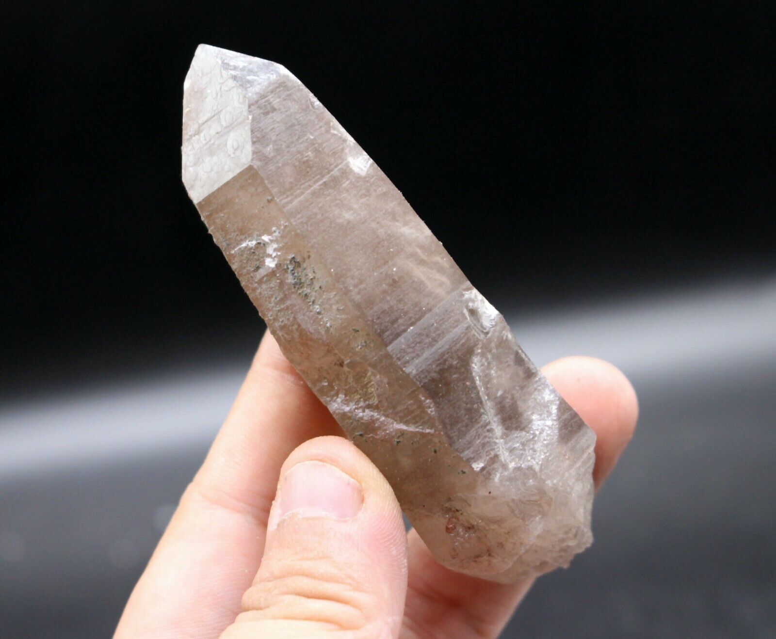 129.6g Newly discovered natural rare tawny crystal pillar mineral specimen/China