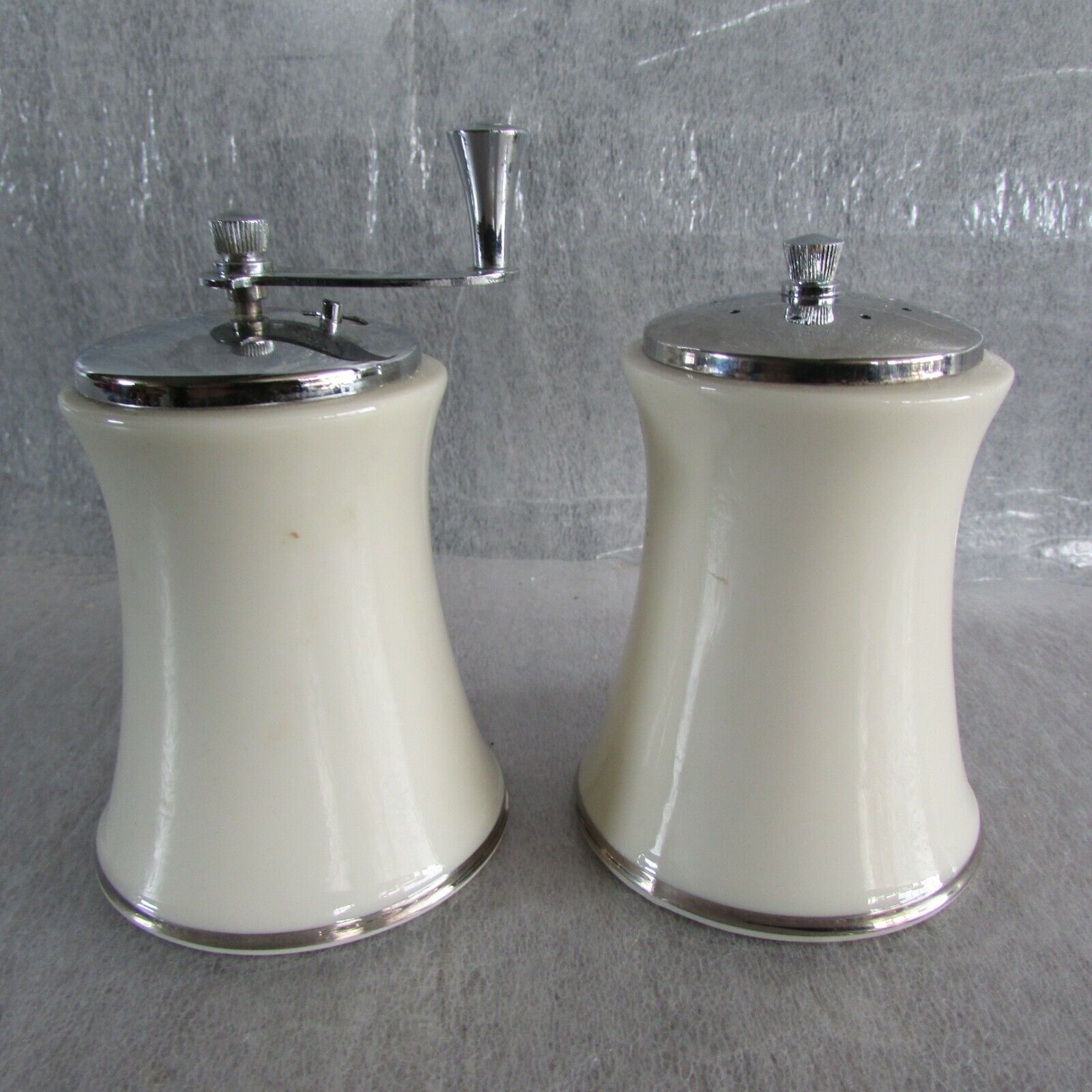  Lenox Windsong Style Salt & Pepper Shaker Ivory White with silver Ring L